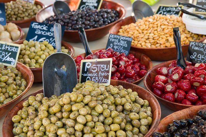 Luberon Market & Villages Day Trip from Aix-en-Provence - Apt on Saturday, an authentic market with some chaos