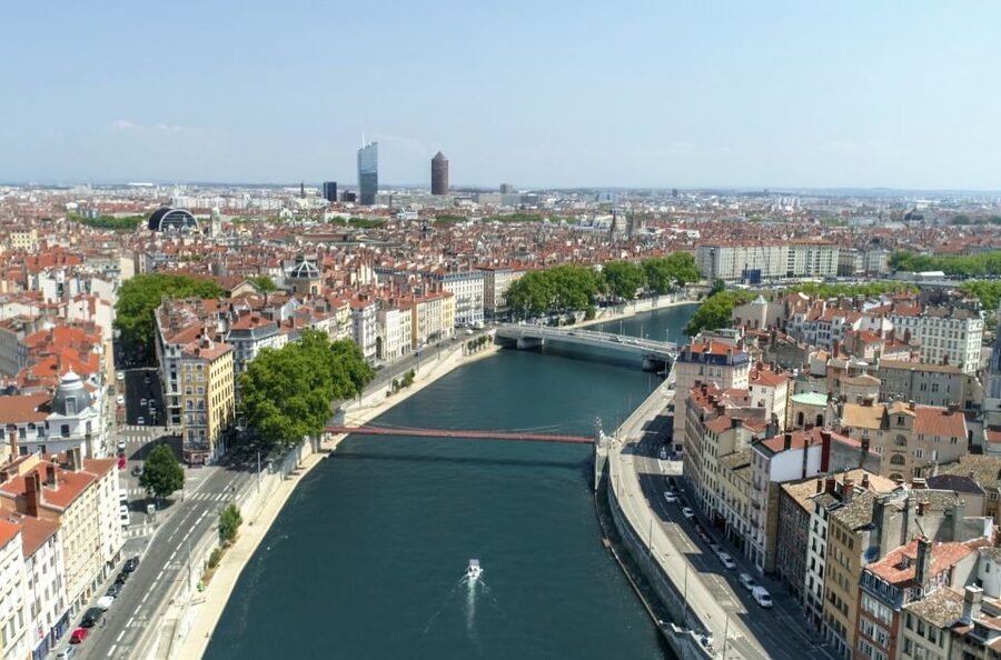 Lyon: Electric Boat Rental Without a License - What the private format means for value