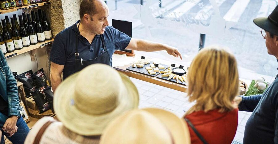 Lyon: Food Walking Tour with a Local Guide - Why food is the right way into Vieux Lyon