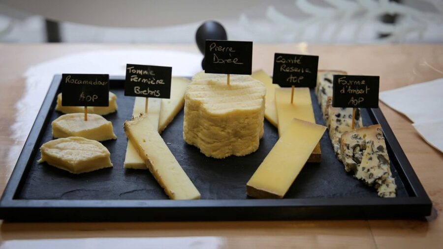 Lyon: Food Walking Tour with a Local Guide - First tasting: Lyonnaise cold cuts and red wine