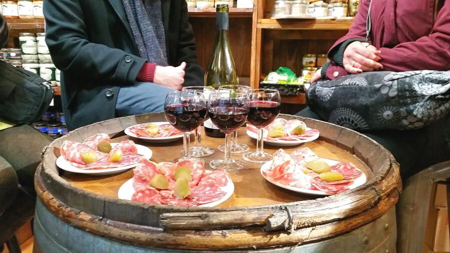 Lyon: Food Walking Tour with a Local Guide - Fourth tasting: chocolates, beer, or seasonal ice cream