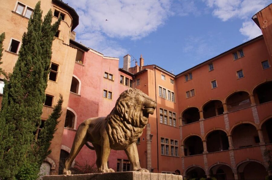 Lyon: Old District Private Guided Walking Tour - How this compares with a longer Lyon tour