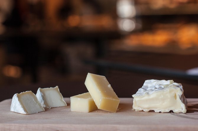 Lyon Old Town Food Tour with 6 French Delicacies & Fine Wine - Rue Saint-Jean and Lyon’s medieval lanes