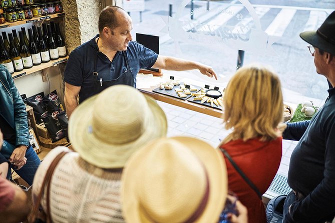 Lyon Old Town Food Tour with Local Specialties Tasting & Lunch - Starting with Lyon on a plate