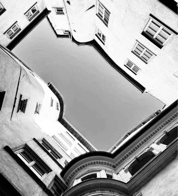 Lyon: Private Walking Tour of "Traboules" in the Old Town - The first courtyards and Renaissance streets