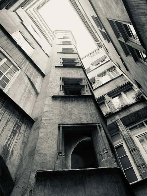 Lyon: Private Walking Tour of "Traboules" in the Old Town - The wartime side of the passageways