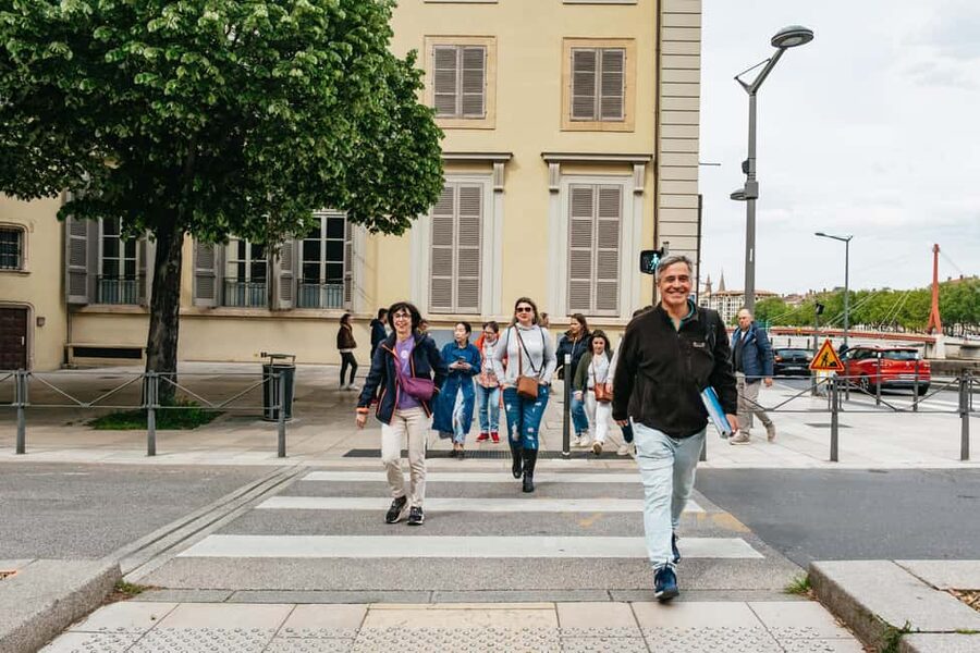Lyon: Vieux Lyon Food Tasting Walking Tour - Five food stops that add up to lunch
