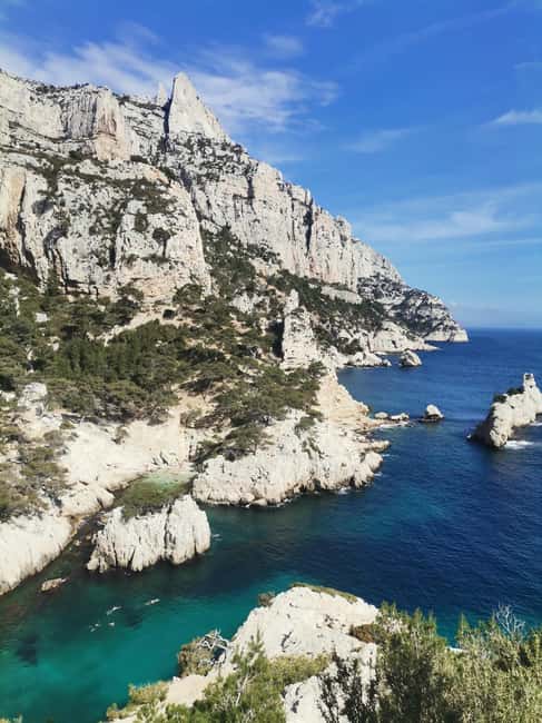 Marseille: Calanques National Park Guided Hike with Picnic - Mistral wind, heat, and the best season