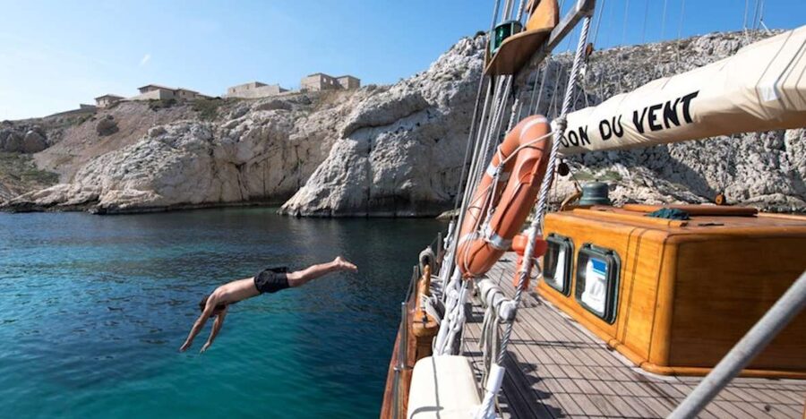 Marseille: Calanques Sailing Day Trip with Lunch and Wine - Meeting the boat at Marseille’s Old Port