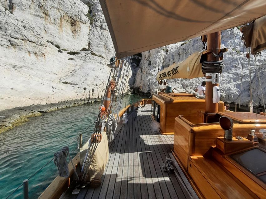 Marseille: Calanques Sailing Day Trip with Lunch and Wine - Comfort, space, and the feel of the group