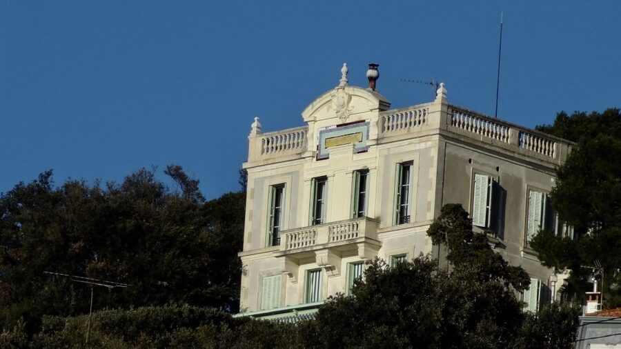 Marseille: Guided Off-the-Beaten-Path Neighborhood Walk - A quiet pause at Vallon de la Fausse Monnaie or Parc Valmer