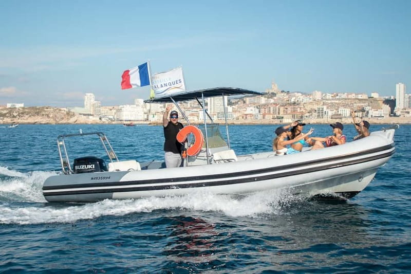 Marseille: Old Port and City Highlights Boat Tour - City Hall, the Théâtre de la Criée, and the working port