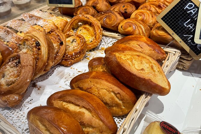 Marseille's Sweetest Bites: Pastry & Chocolate Food Tour - Guides who make the walk personal