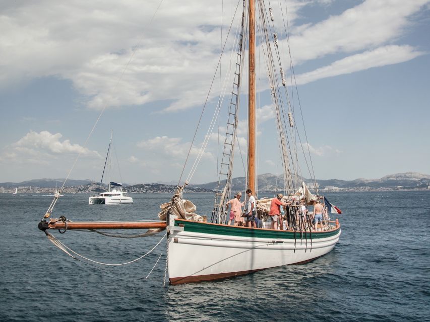 Marseille: Sailing Day Cruise with Lunch - A fresh vegetarian lunch served on board
