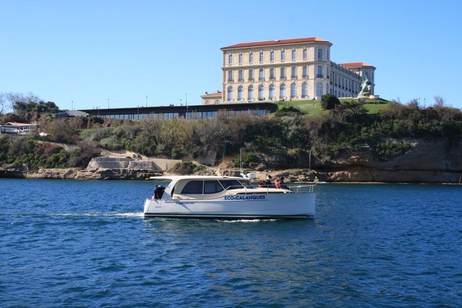 Marseille: Sunset Boat Cruise with Dinner and Drinks - Swimming in a wild cove near the islands