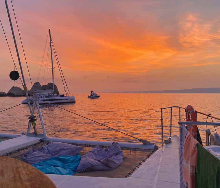 Marseille: Sunset catamaran cruise, buffet & drinks - Boarding at the Mucem and removing your shoes