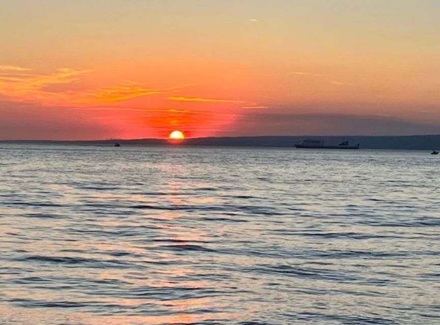 Marseille: Sunset Frioul Archipelago Boat Cruise - Port du Frioul and time to look around