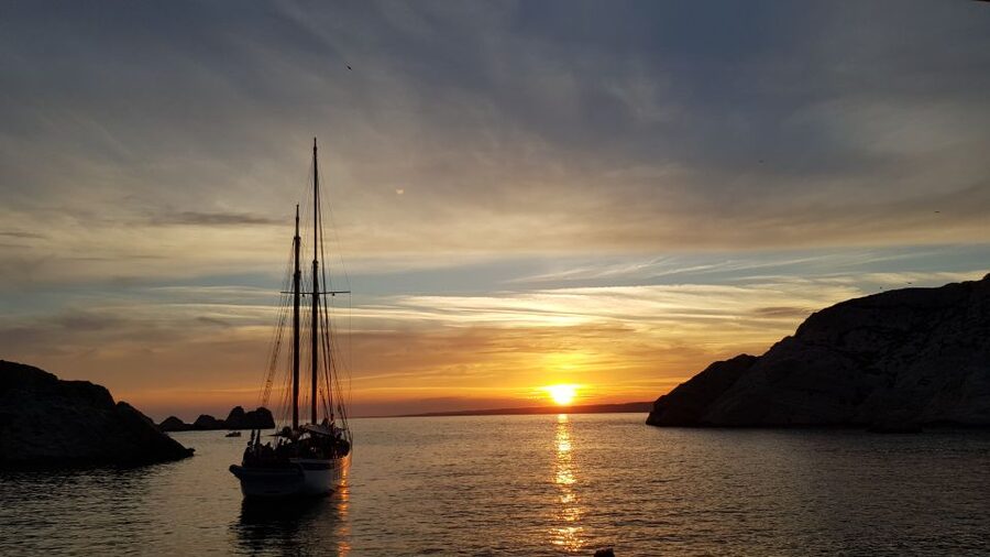 Marseille: Sunset Sailing Cruise with Dinner and Drinks - What makes this Marseille sailing trip special