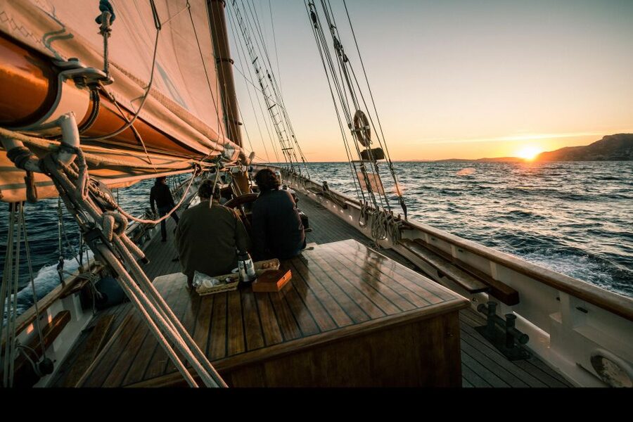 Marseille: Sunset Sailing Cruise with Dinner and Drinks - Leaving Marseille from Quai du Port