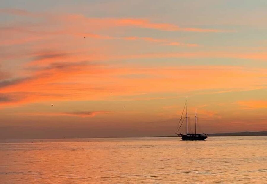 Marseille: Sunset Sailing Cruise with Dinner and Drinks - Is $77 a fair price?