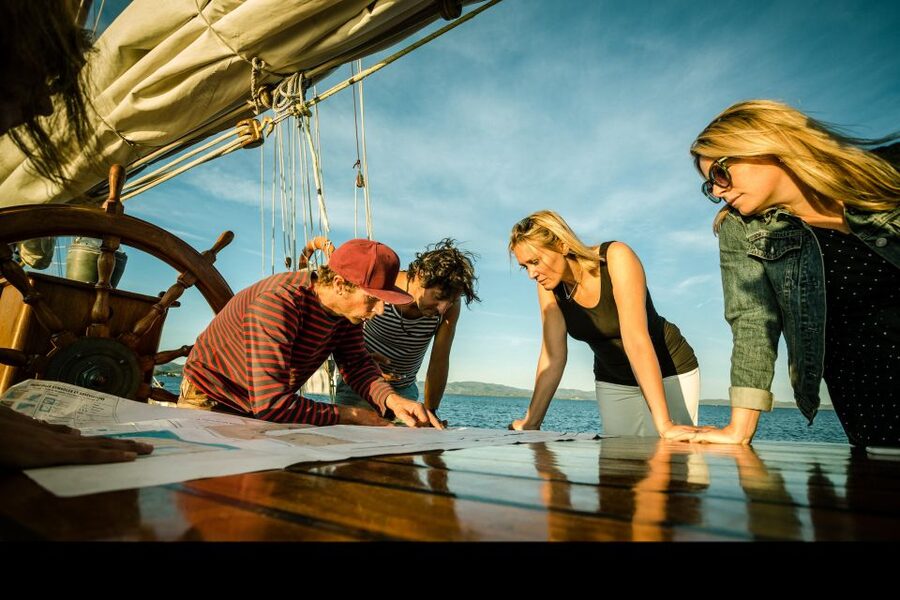 Marseille: Sunset Sailing Cruise with Dinner and Drinks - Dinner, rosé, and music at anchor