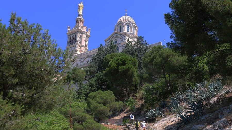 Marseille: Urban Hiking Tour with a Local Guide - Starting at the Old Port and heading south
