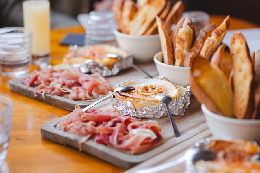 Marseille: Walking Food Tour with Full Meal - Why a Marseille food walk works so well