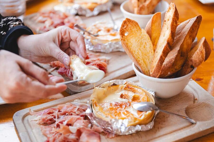 Marseille: Walking Food Tour with Full Meal - Rue Caisserie and the changing menu