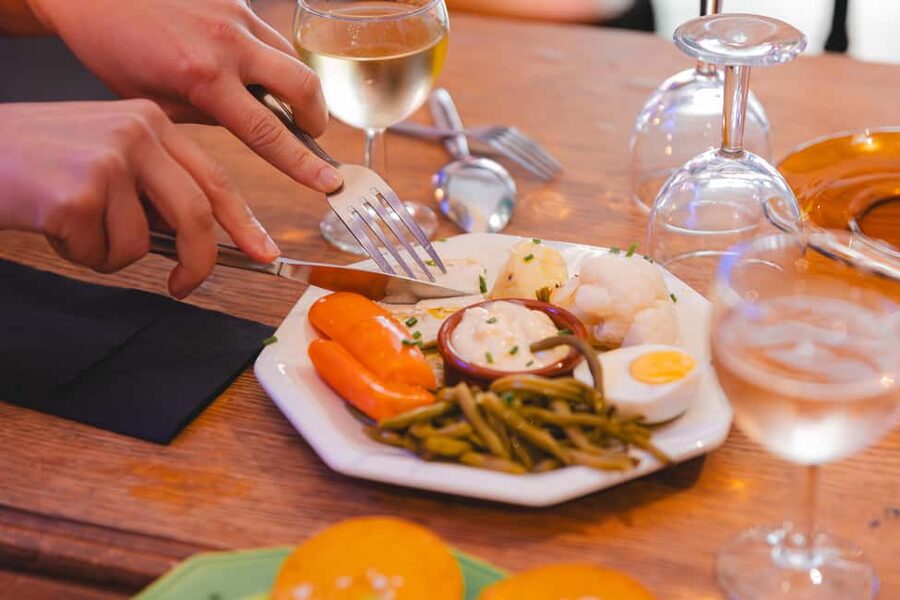 Marseille: Walking Food Tour with Full Meal - What the food is likely to include