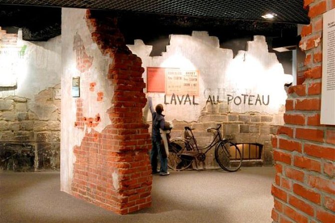 Mémorial de Caen Museum Admission and Guided Tour of D-Day Sites - Pointe du Hoc: cliffs, bunkers, and a hard climb