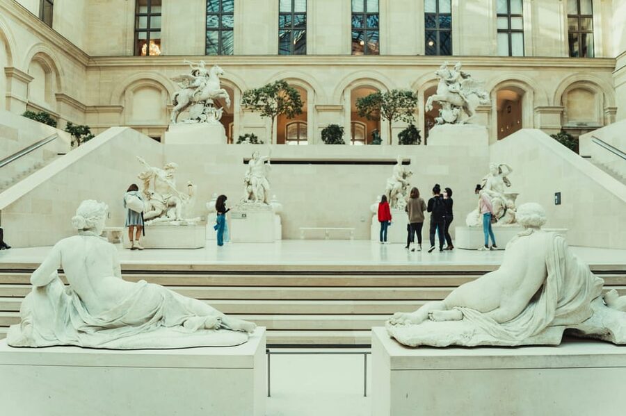 Mona Lisa & Treasures: 6-people Max Louvre Experience - How the two-hour pace feels