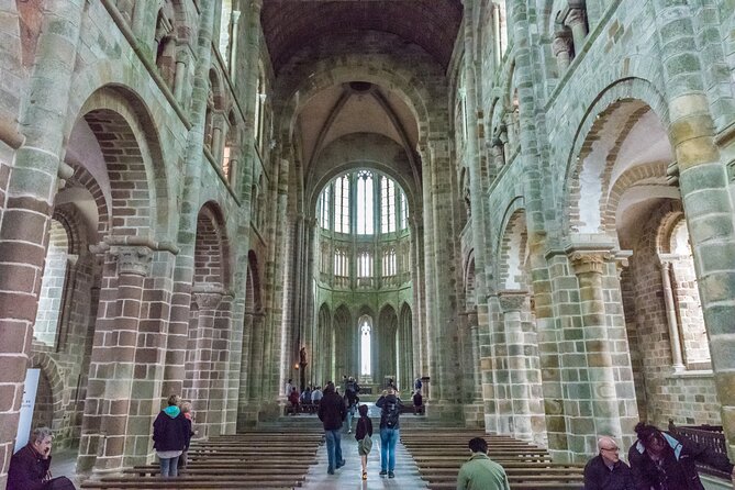 Mont Saint Michel Day Trip from Paris with English Speaking Guide - Arriving at the island and using the shuttle