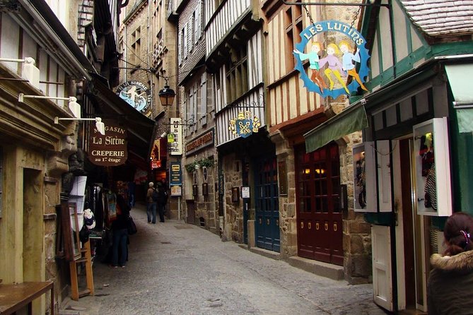 Mont Saint Michel Experience - Shuttle Service from Bayeux - Arriving at the visitor center and Mont Saint Michel