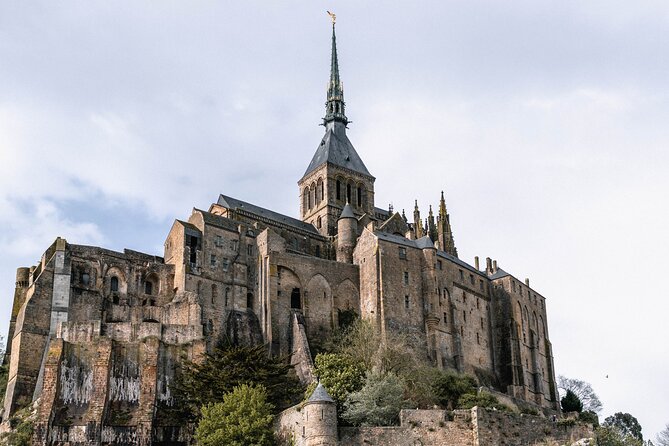 Mont Saint Michel Full Day Tour from Bayeux - What the guide adds to the day