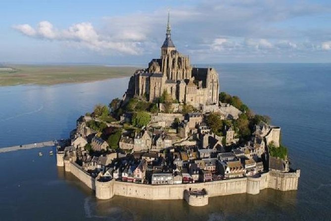 Mont Saint-Michel Small-Group Tour from Paris with Abbey Ticket - La Grande Rue: A Medieval Street With a Modern Crowd