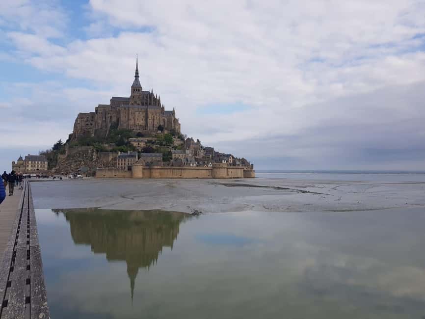 Mont Saint Michel: Village History and Legends Walking Tour - Meeting near the Tourist Information Center