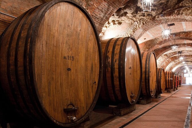 Montepulciano: Winery Tour & Tasting Experience - Crowds, stairs, and a few rough edges