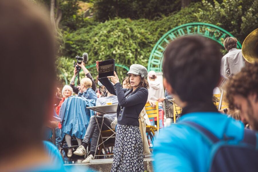 Montmartre en chansons: tour with a professional singer - Why music changes the Montmartre walk