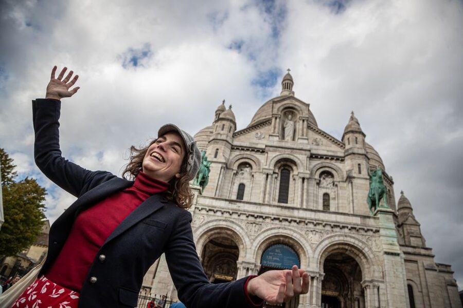 Montmartre en chansons: tour with a professional singer - The Wall of Love and the first songs