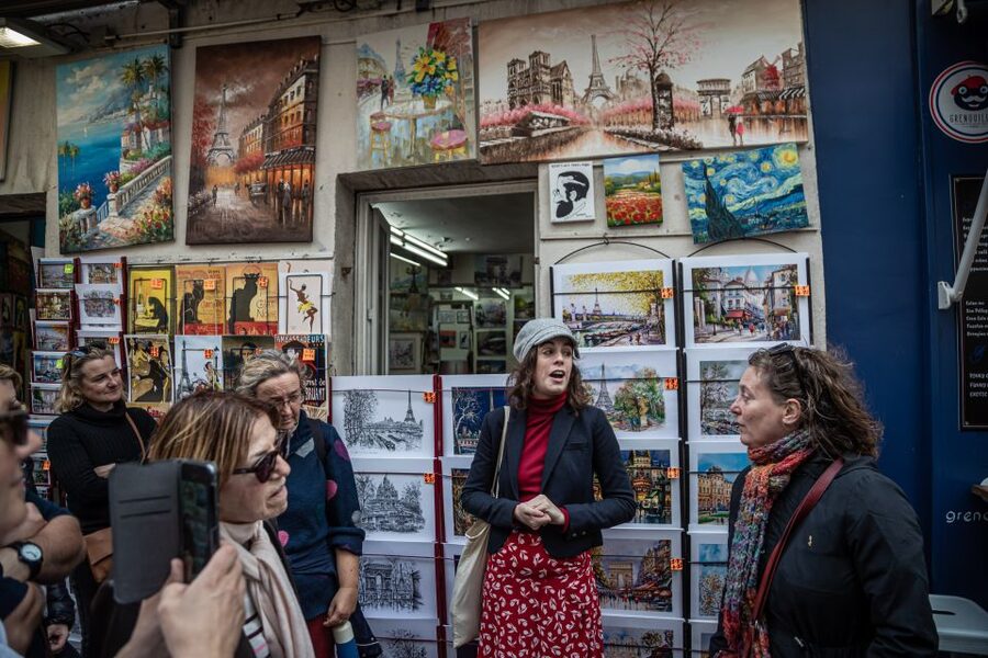 Montmartre en chansons: tour with a professional singer - Rue Lepic and Moulin de la Galette