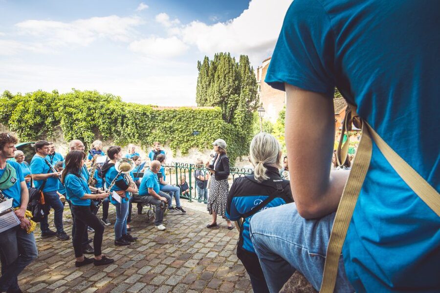 Montmartre en chansons: tour with a professional singer - Théâtre Lepic and the cabaret connection