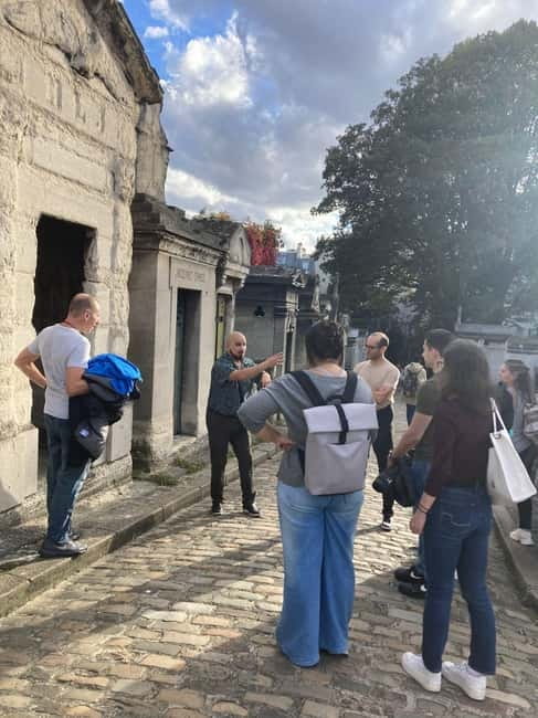 Montmartre for Art Lovers - Walking tour with Expert Guide - How Billy’s guiding style affects the experience