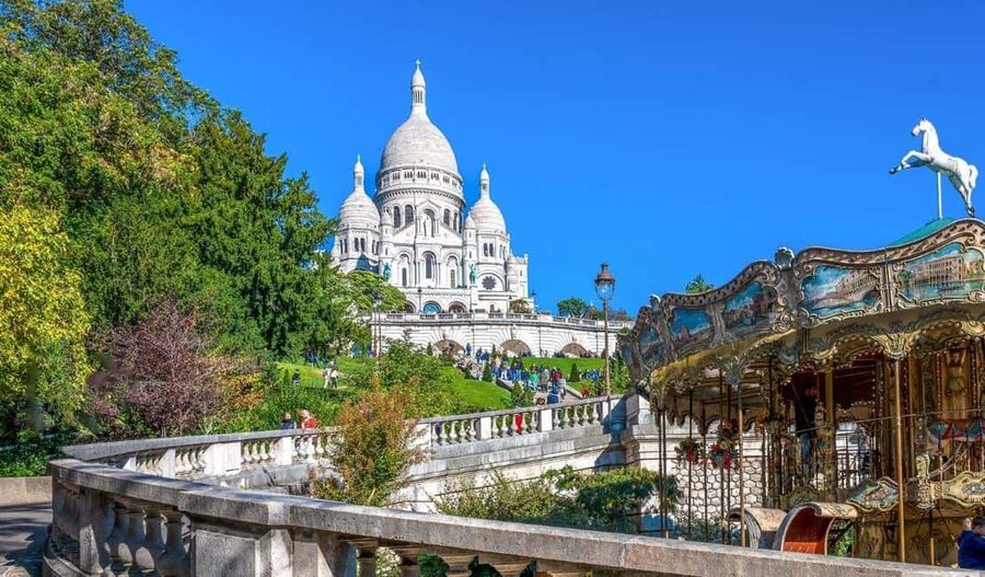 Montmartre: Guided Tour for Kids and Families - A playground pause at Abbesses