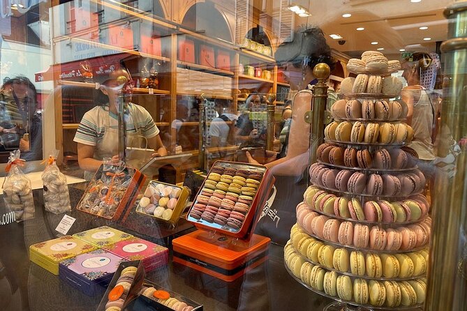 Montmartre Hill French Gourmet Food and Wine Tasting Walking Tour - Guides make the difference