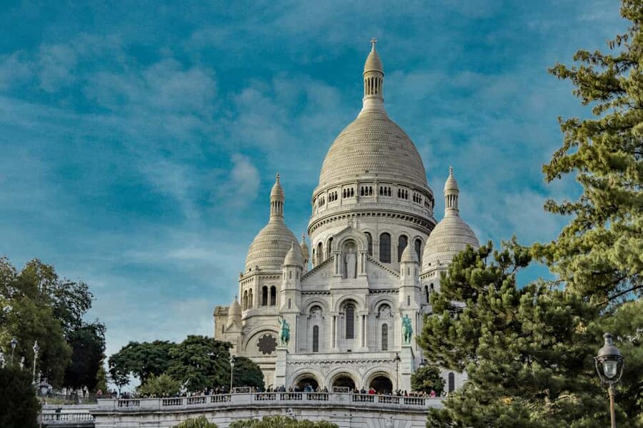 Montmartre : private family tour - Rue du Mont-Cenis and Montmartre’s village feel