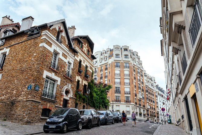 Montmartre Private Food Walking Tour With Locals: The 10 Tastings - Climbing to Sacré-Coeur