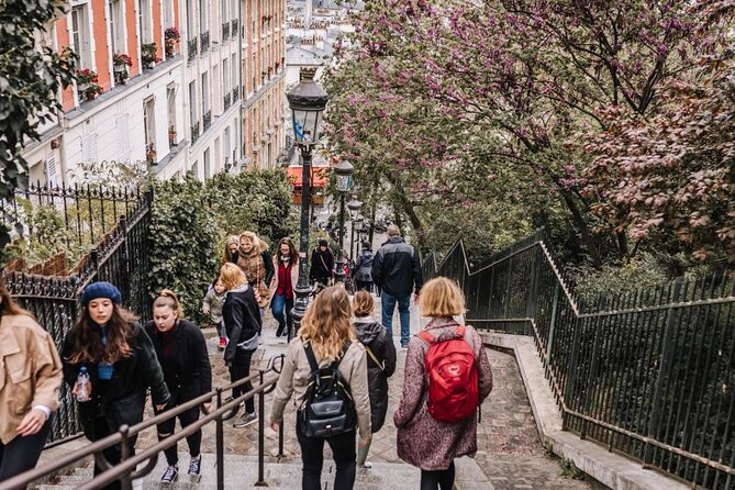Montmartre Tour with a Local Guide: Private & 100% Personalized - Place du Tertre and the artists’ quarter