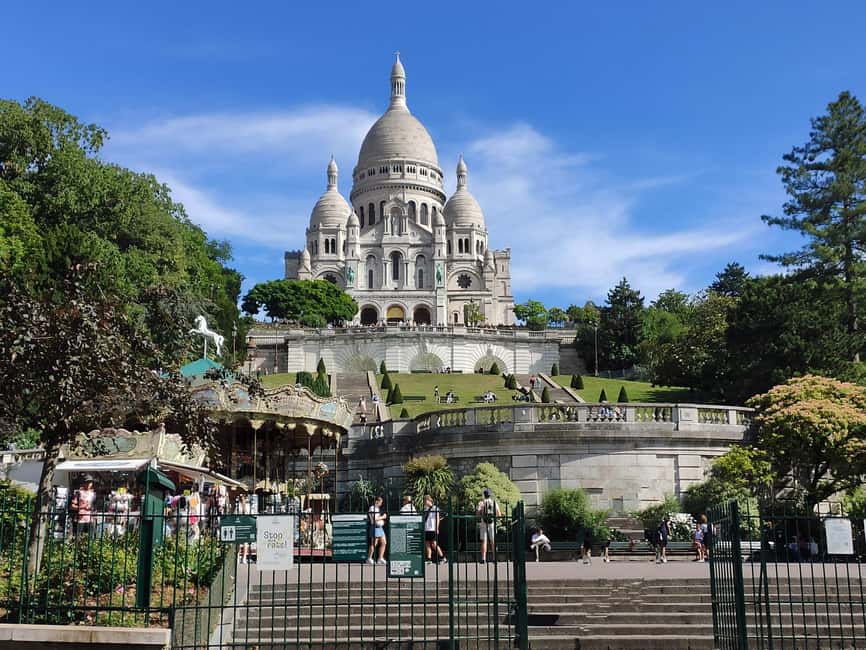 Montmartre Walking Tour with a Local Guide - Why Montmartre works best on foot