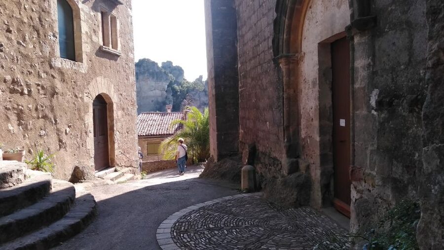 Montpellier: St. Guilhem le Désert and Moureze Day-Trip - Who should book this tour?