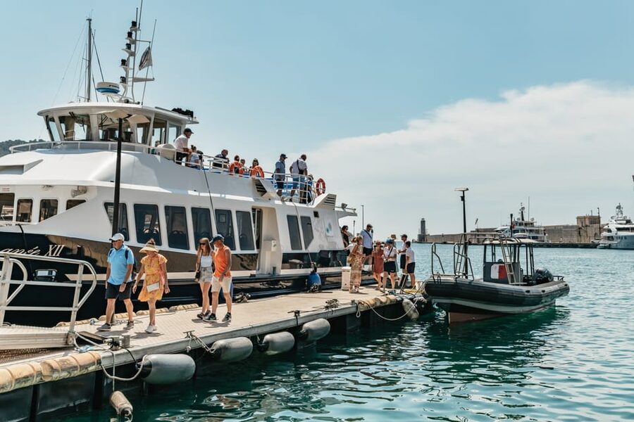 Nice: 1-Hour Sightseeing Cruise to Villefranche Bay - What the commentary adds
